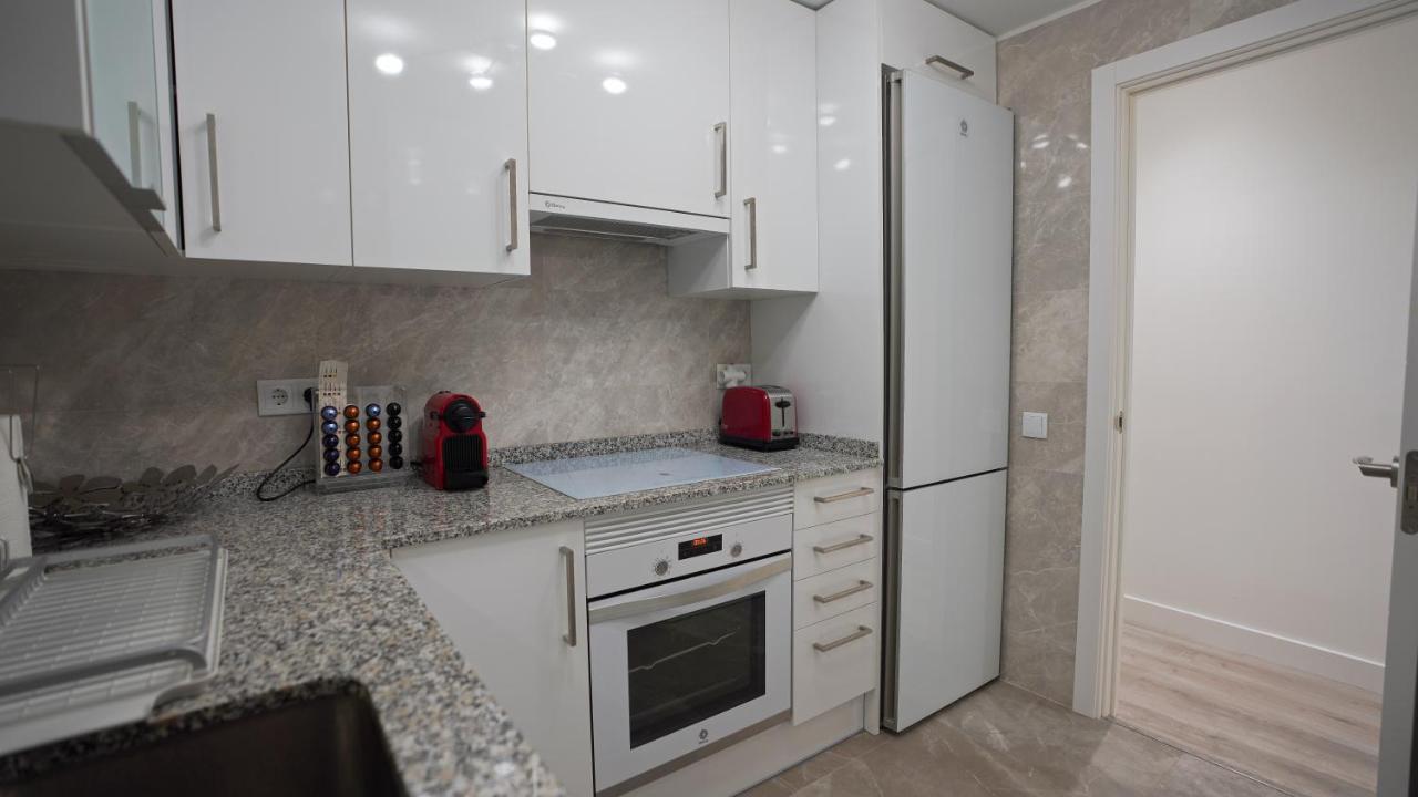 Stylish & Spacious Family Apartment Near Beach & Vibrant Historic Market アリカンテ エクステリア 写真