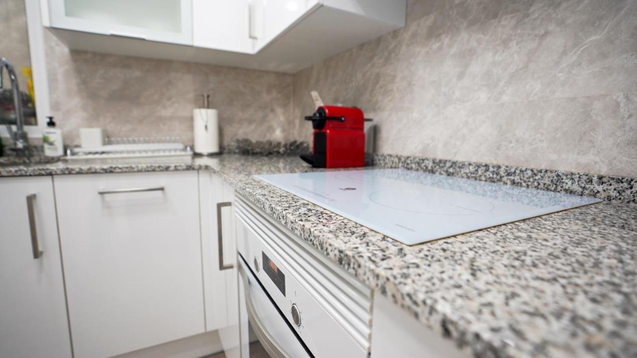 Stylish & Spacious Family Apartment Near Beach & Vibrant Historic Market アリカンテ エクステリア 写真