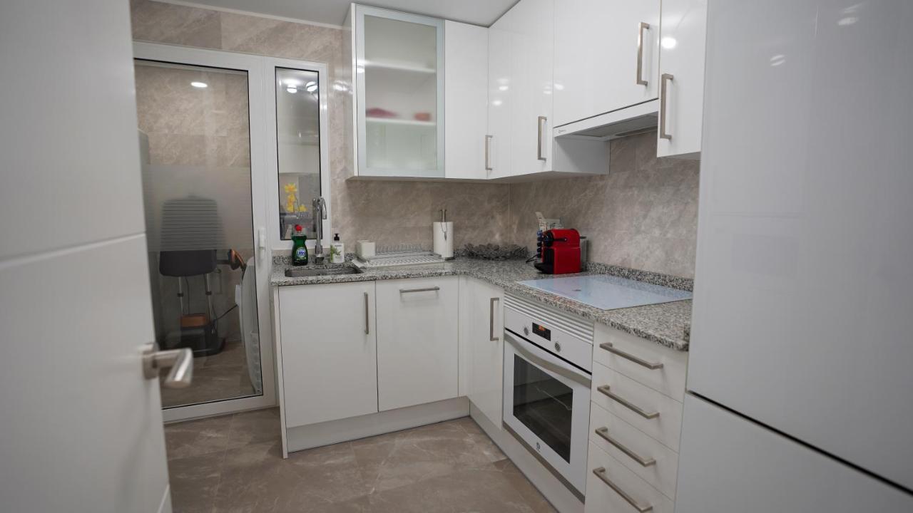 Stylish & Spacious Family Apartment Near Beach & Vibrant Historic Market アリカンテ エクステリア 写真