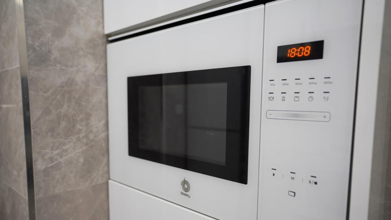 Stylish & Spacious Family Apartment Near Beach & Vibrant Historic Market アリカンテ エクステリア 写真