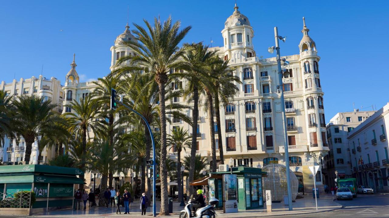 Stylish & Spacious Family Apartment Near Beach & Vibrant Historic Market アリカンテ エクステリア 写真