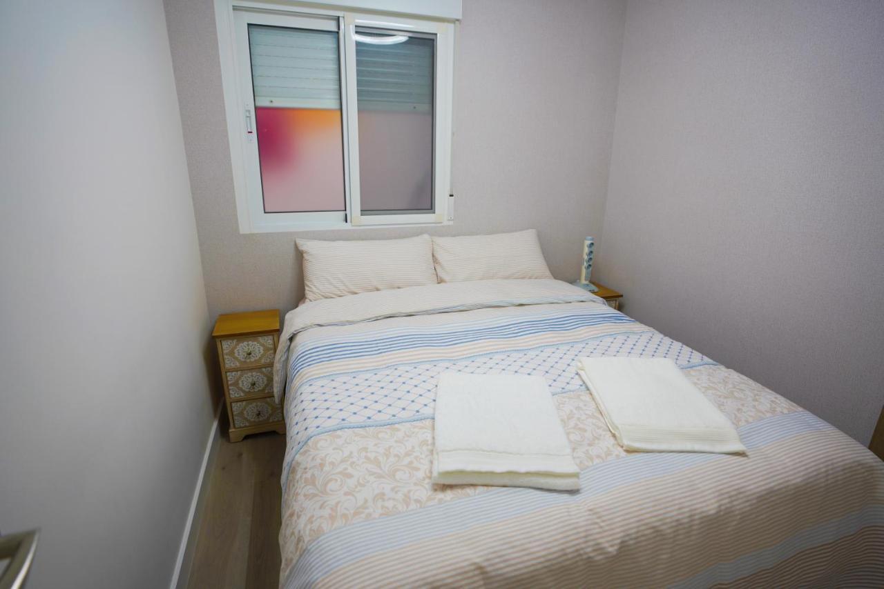 Stylish & Spacious Family Apartment Near Beach & Vibrant Historic Market アリカンテ エクステリア 写真