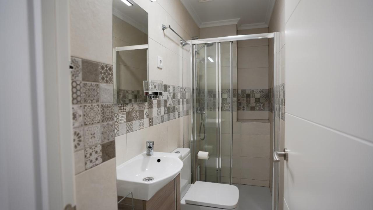 Stylish & Spacious Family Apartment Near Beach & Vibrant Historic Market アリカンテ エクステリア 写真
