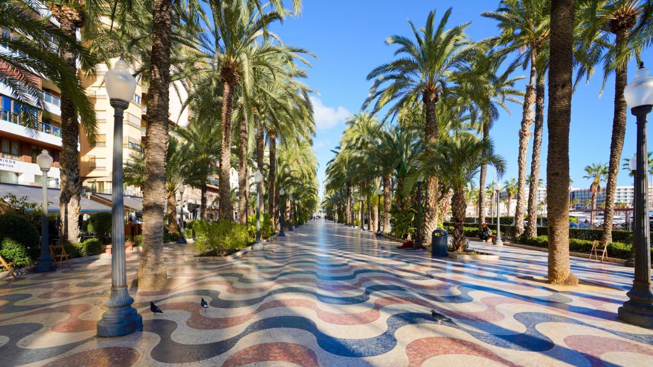 Stylish & Spacious Family Apartment Near Beach & Vibrant Historic Market アリカンテ エクステリア 写真